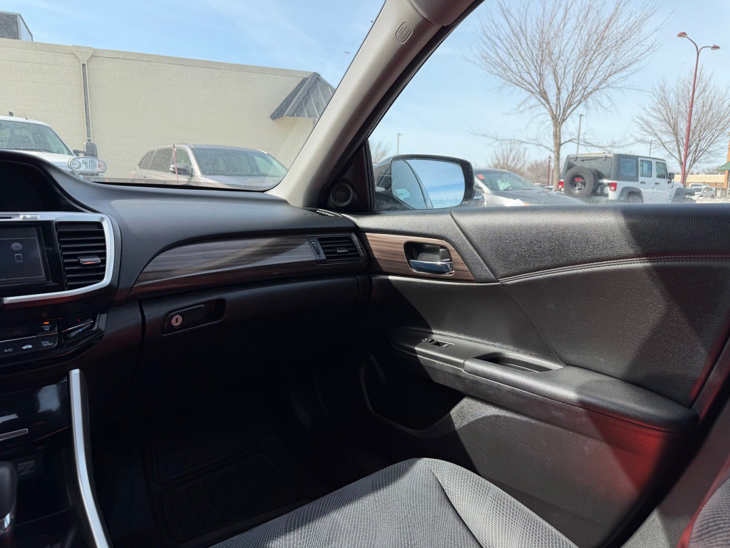 2017 Honda Accord Image 10