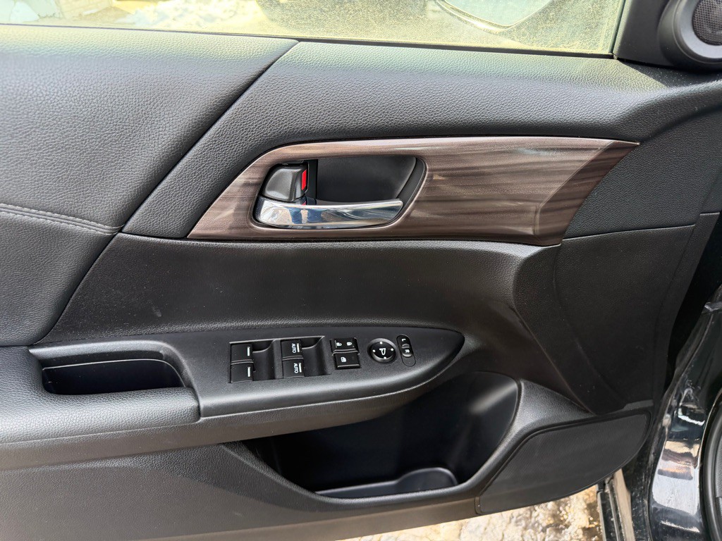 2017 Honda Accord Image 14