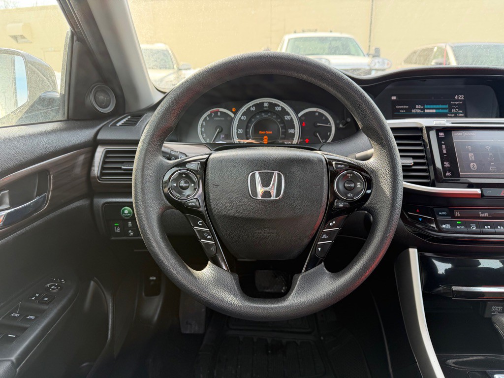 2017 Honda Accord Image 16