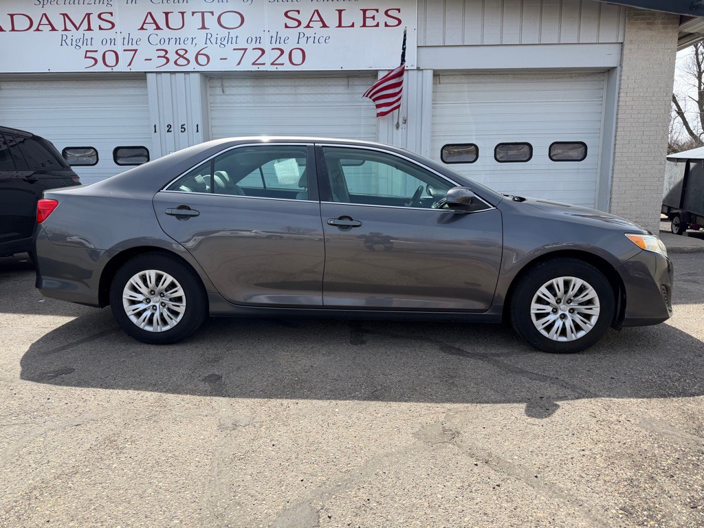 2014 Toyota Camry Image 2