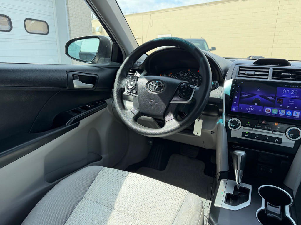 2014 Toyota Camry Image 11