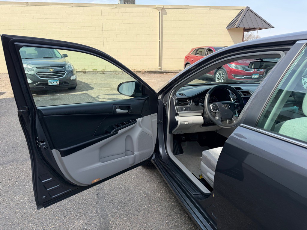 2014 Toyota Camry Image 12