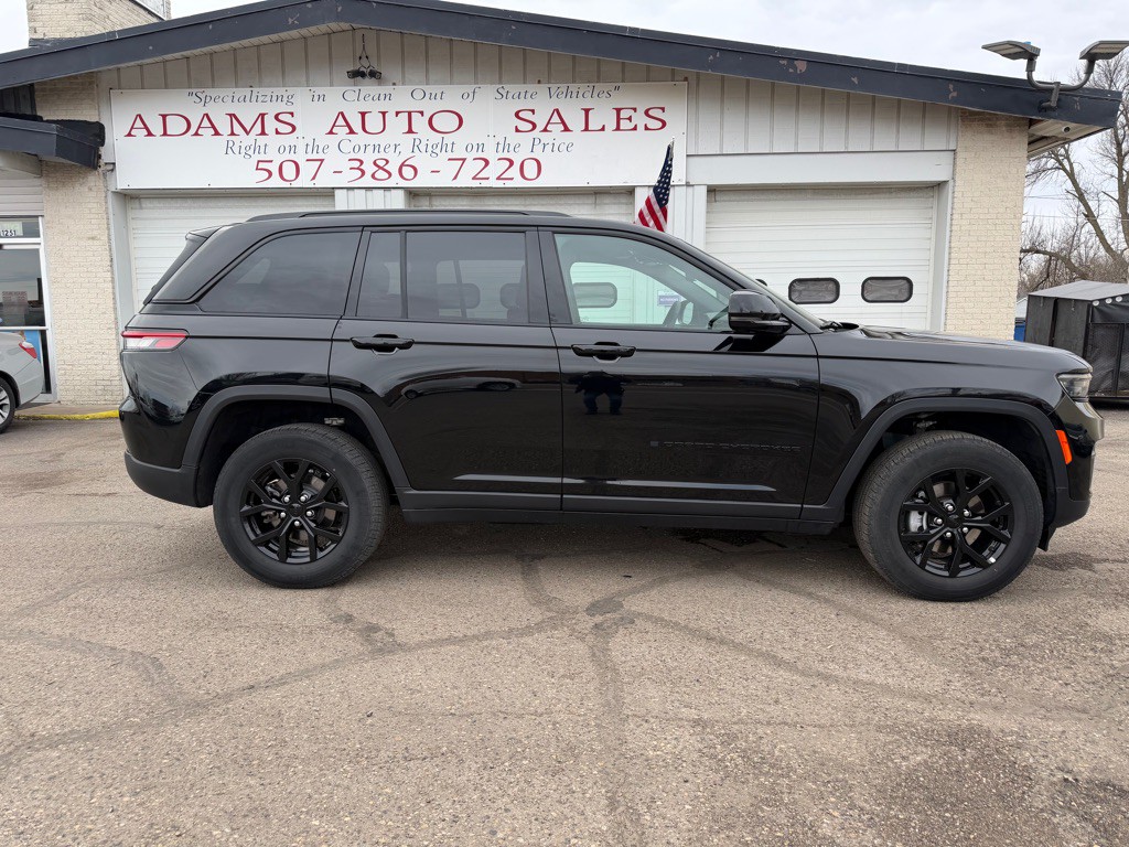 2025 Jeep Grand Cherokee Image 2