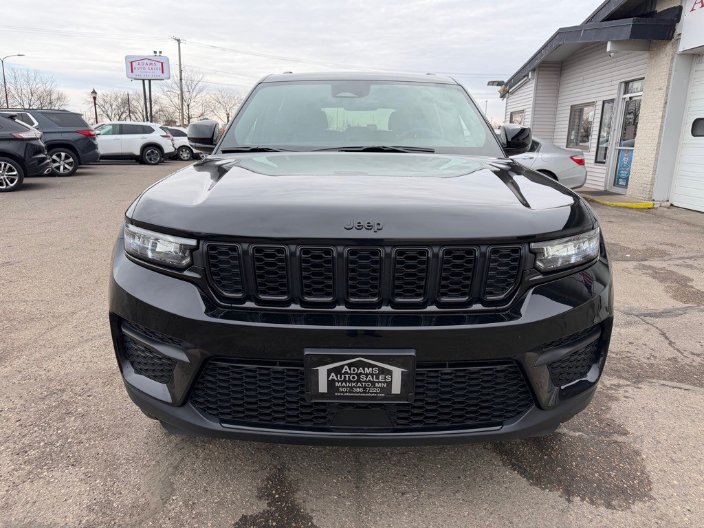 2025 Jeep Grand Cherokee Image 3