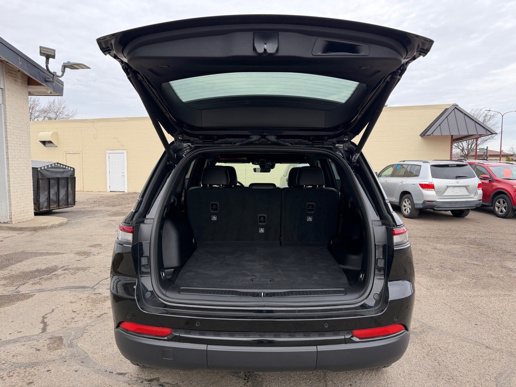 2025 Jeep Grand Cherokee Image 8