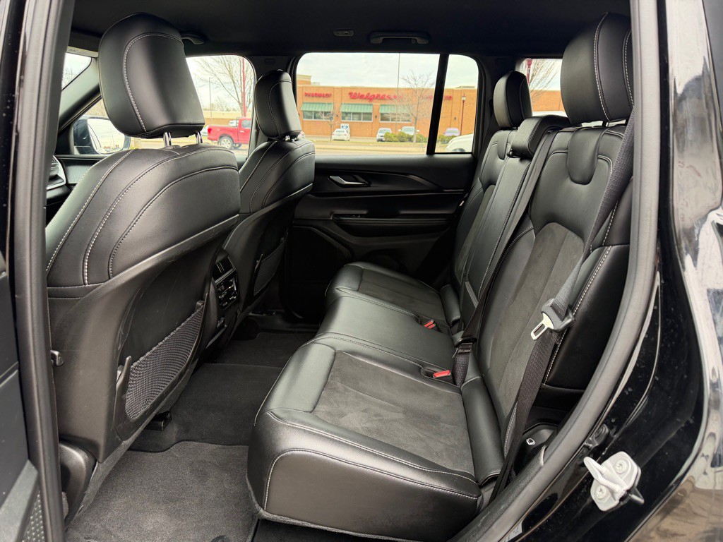 2025 Jeep Grand Cherokee Image 12