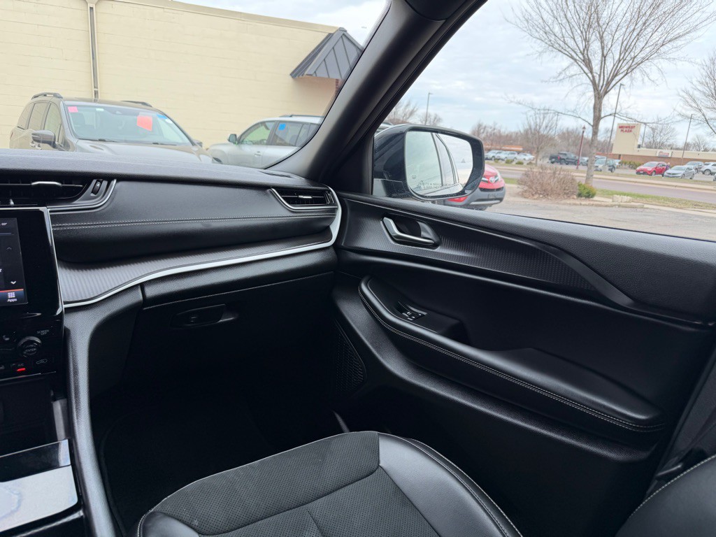 2025 Jeep Grand Cherokee Image 13