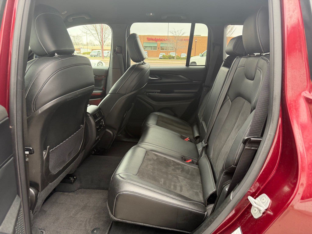 2025 Jeep Grand Cherokee Image 8