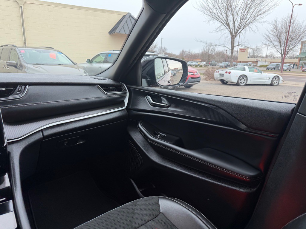 2025 Jeep Grand Cherokee Image 9