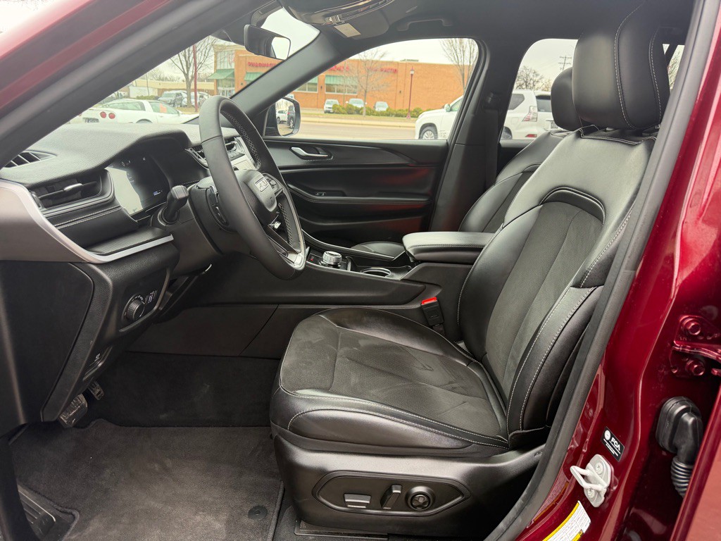 2025 Jeep Grand Cherokee Image 14