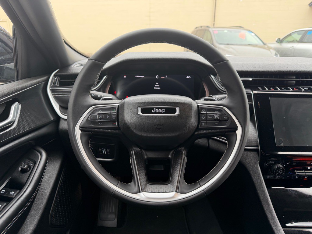 2025 Jeep Grand Cherokee Image 17