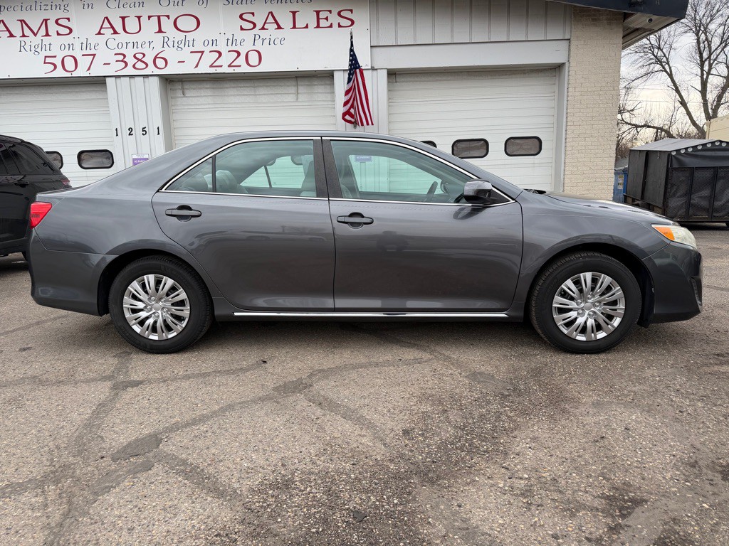 2012 Toyota Camry Image 2