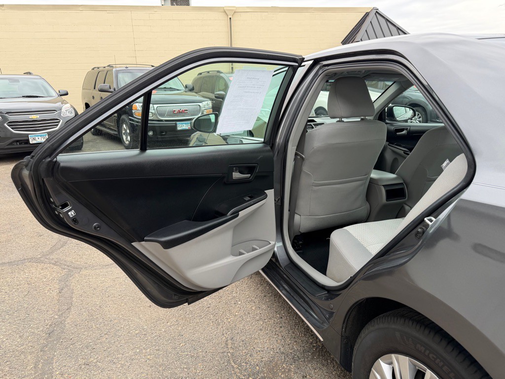 2012 Toyota Camry Image 7