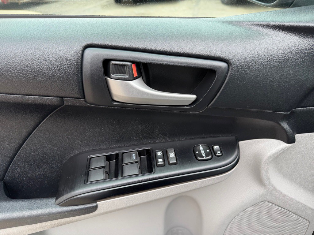 2012 Toyota Camry Image 13