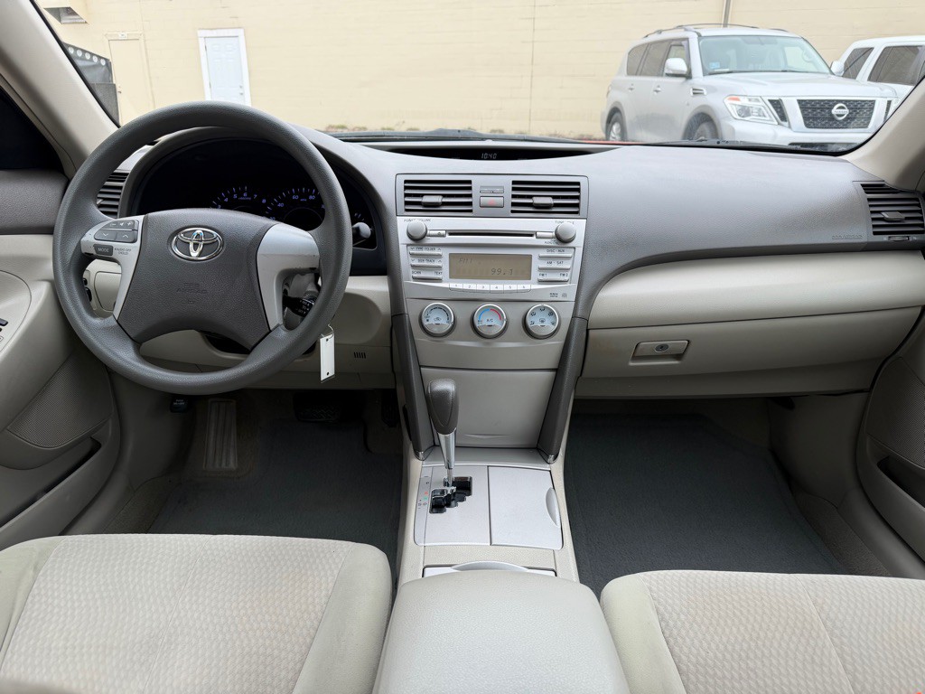 2011 Toyota Camry Image 10