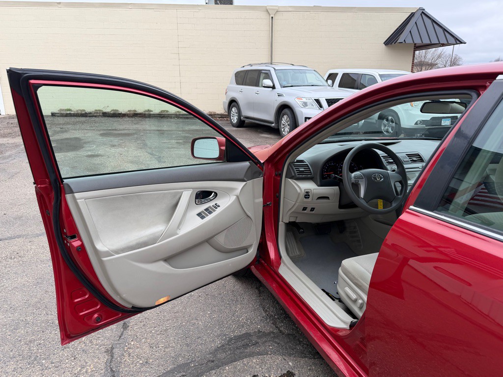 2011 Toyota Camry Image 12
