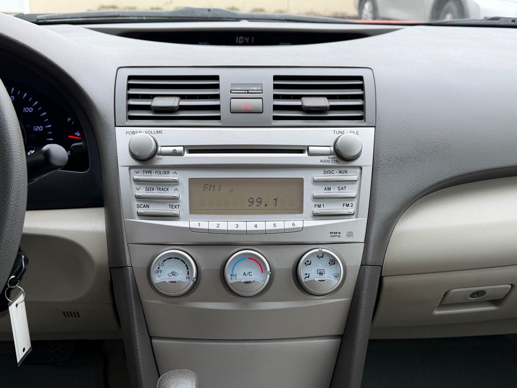 2011 Toyota Camry Image 19