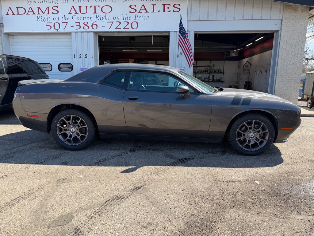 2018 Dodge Challenger Image 2