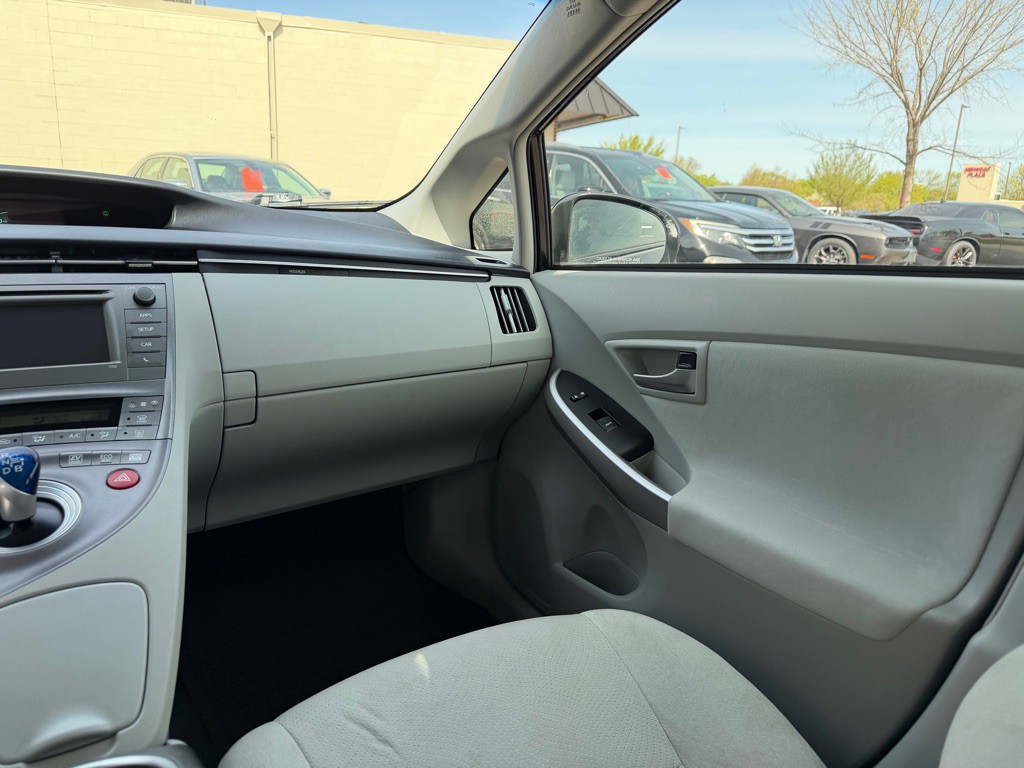 2015 Toyota Prius Image 11