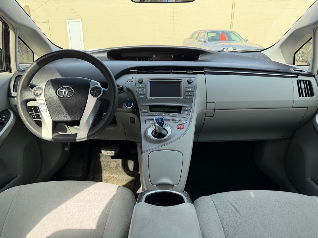 2015 Toyota Prius Image 12