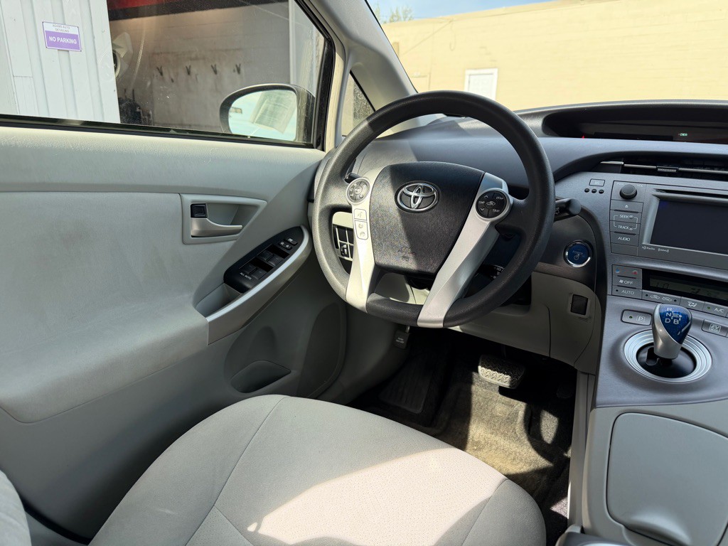 2015 Toyota Prius Image 13