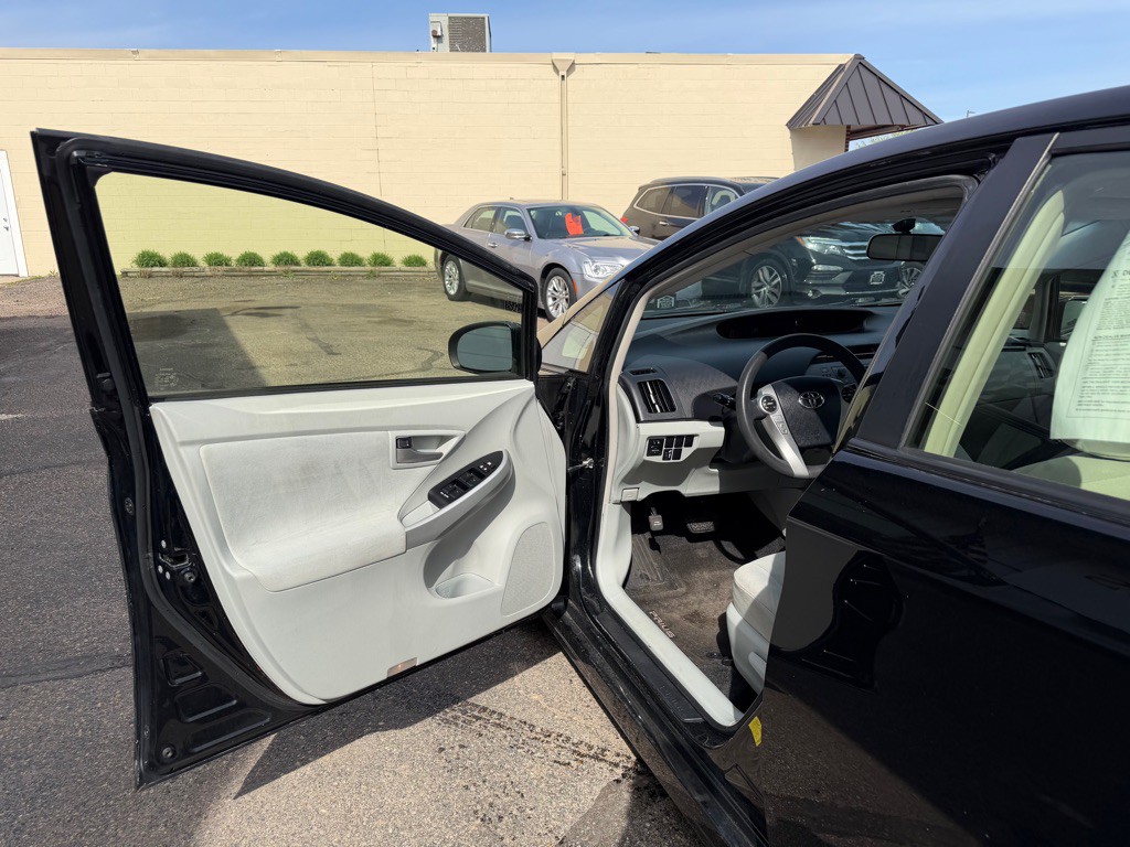 2015 Toyota Prius Image 14