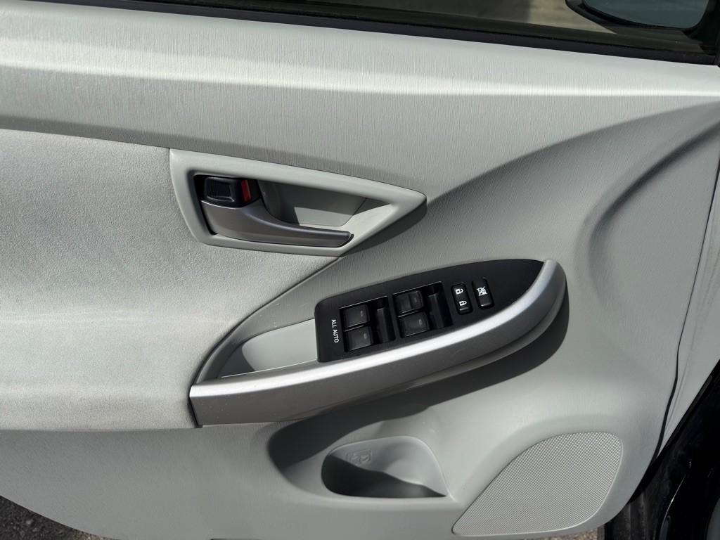 2015 Toyota Prius Image 15