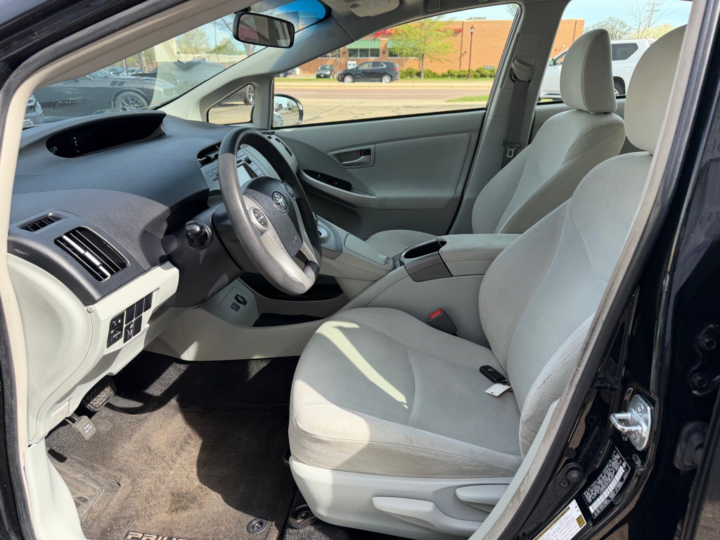 2015 Toyota Prius Image 16