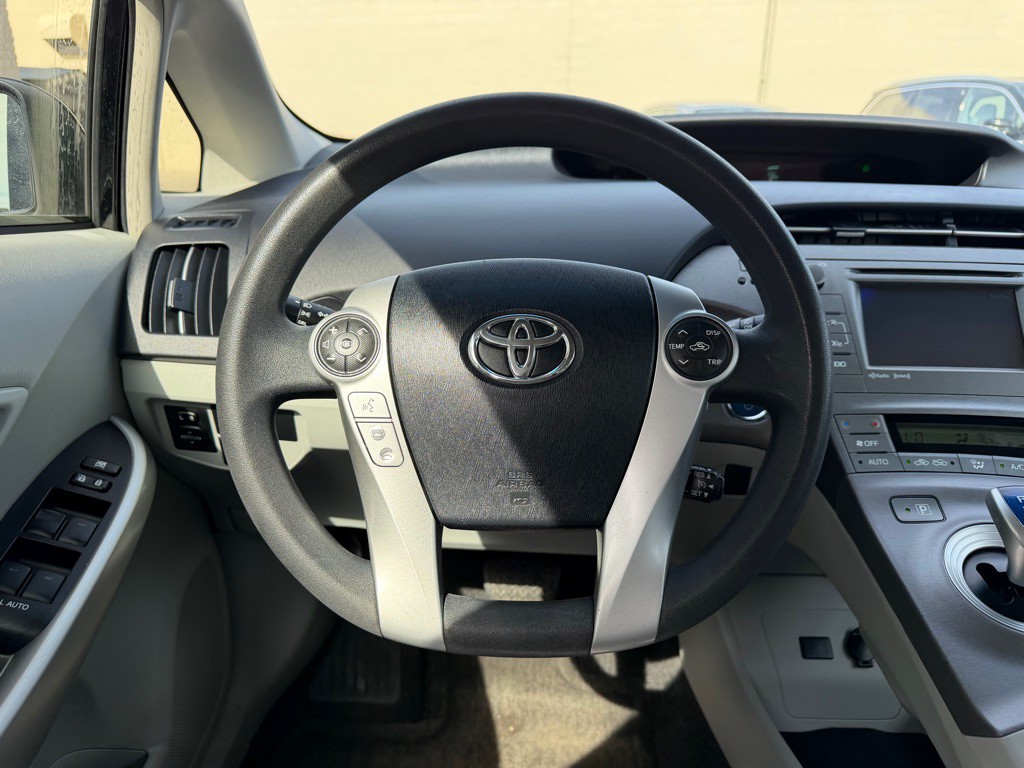 2015 Toyota Prius Image 17