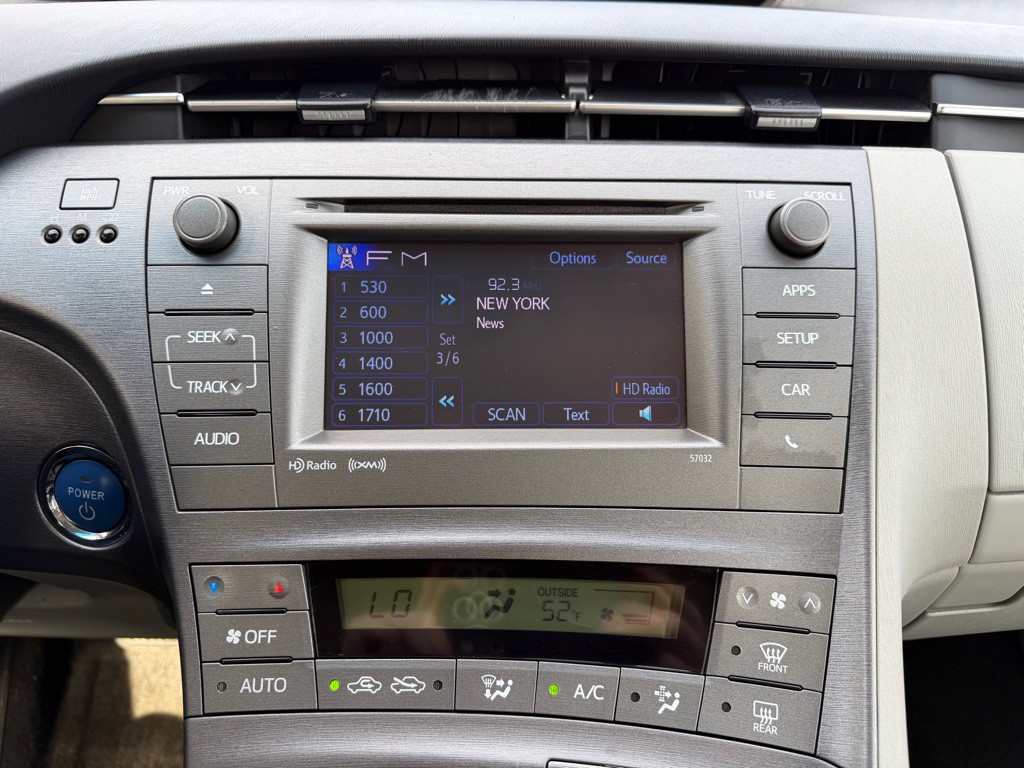 2015 Toyota Prius Image 21