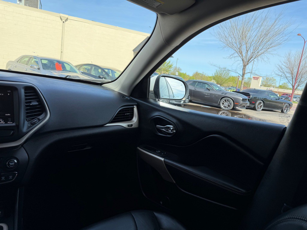 2018 Jeep Cherokee Image 11