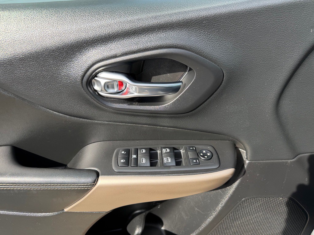 2018 Jeep Cherokee Image 38