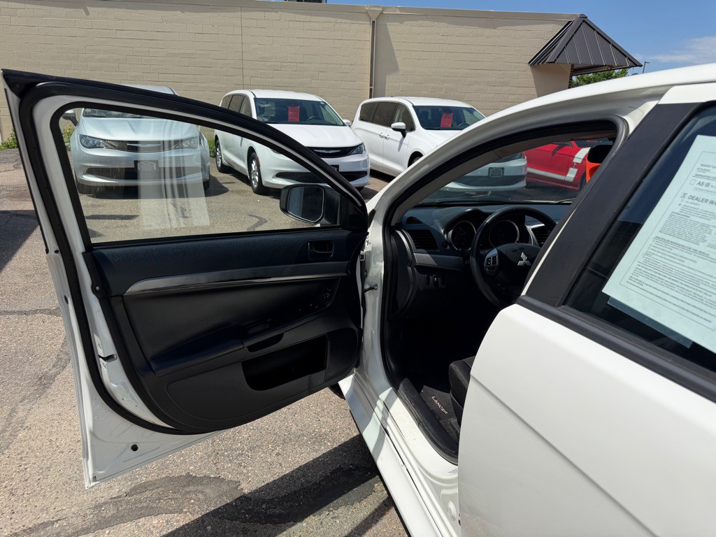 2015 Mitsubishi Lancer Image 12