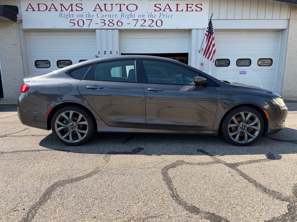2016 Chrysler 200 Image 2