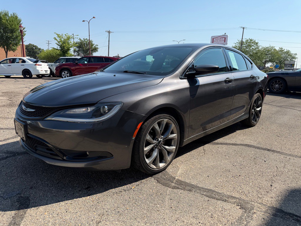 2016 Chrysler 200 Image 4