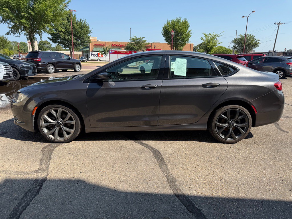 2016 Chrysler 200 Image 5