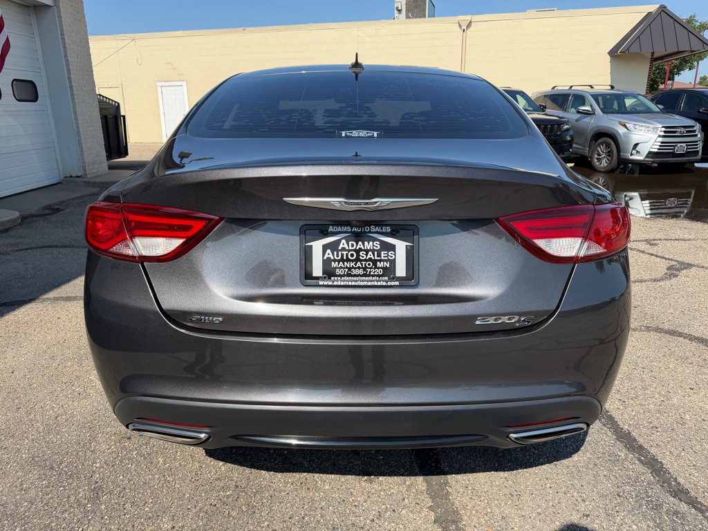 2016 Chrysler 200 Image 6