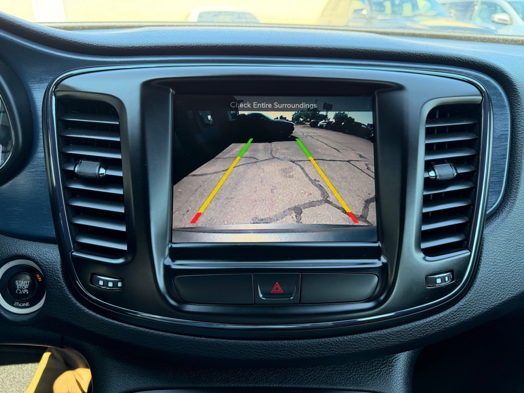 2016 Chrysler 200 Image 22