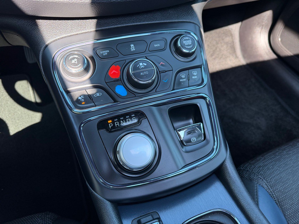 2016 Chrysler 200 Image 23