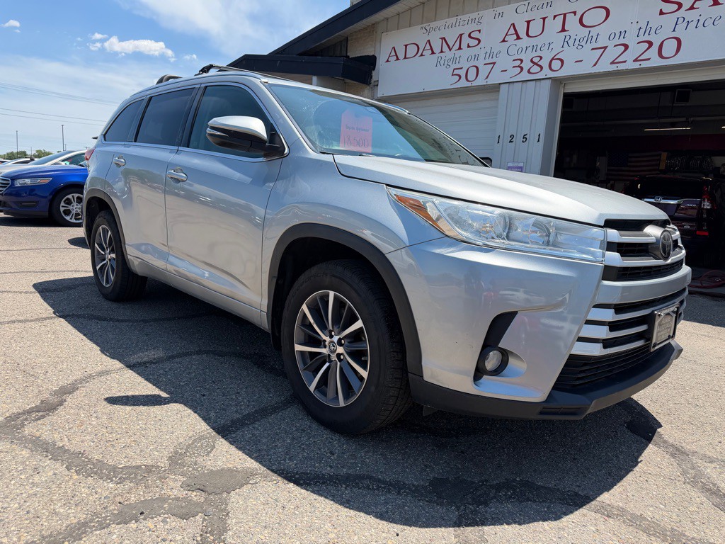 2017 Toyota Highlander Image 1