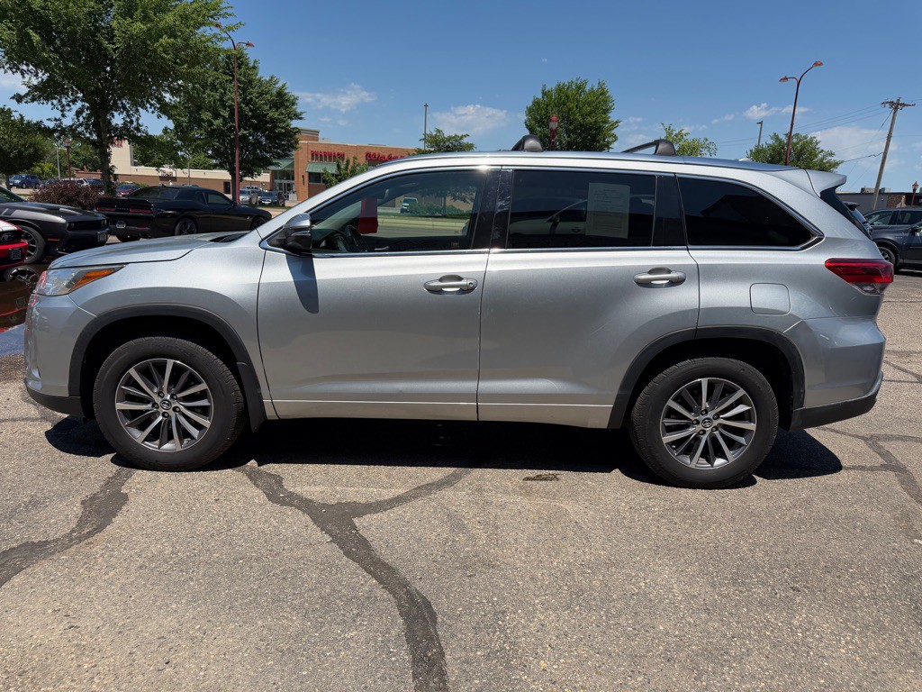 2017 Toyota Highlander Image 5