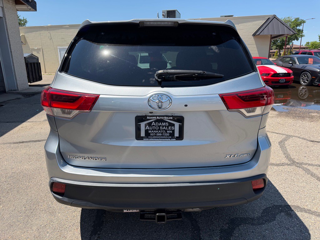 2017 Toyota Highlander Image 6