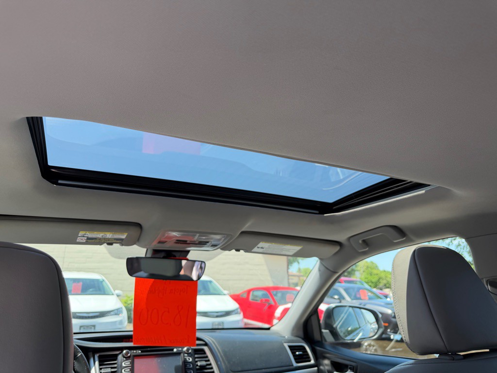 2017 Toyota Highlander Image 13