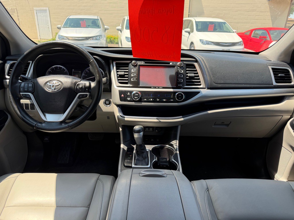 2017 Toyota Highlander Image 15