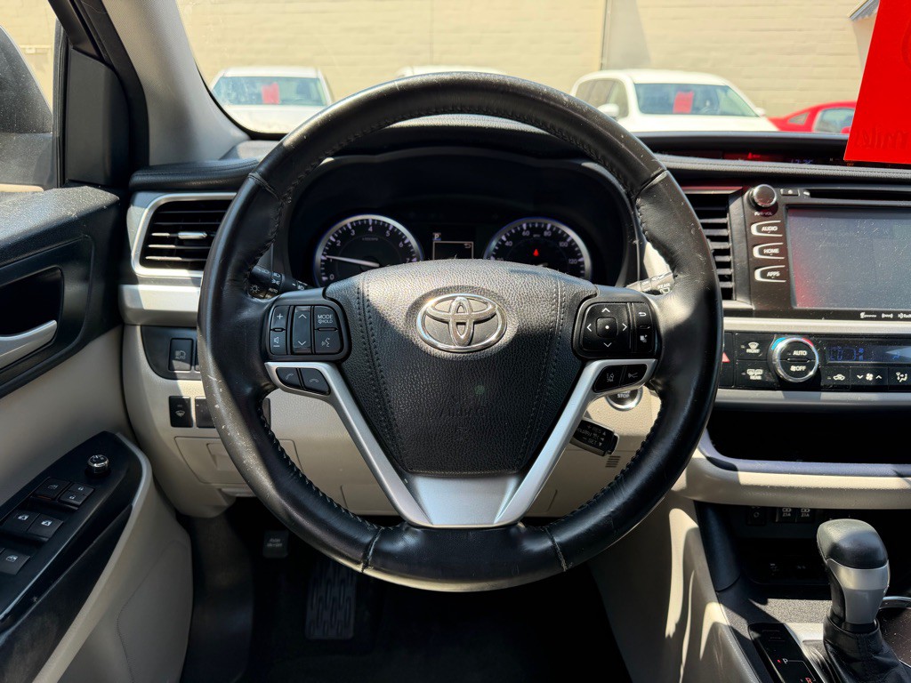 2017 Toyota Highlander Image 21