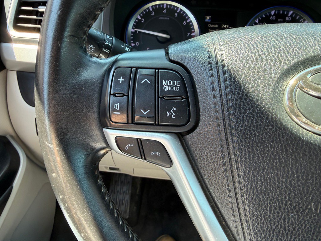 2017 Toyota Highlander Image 23