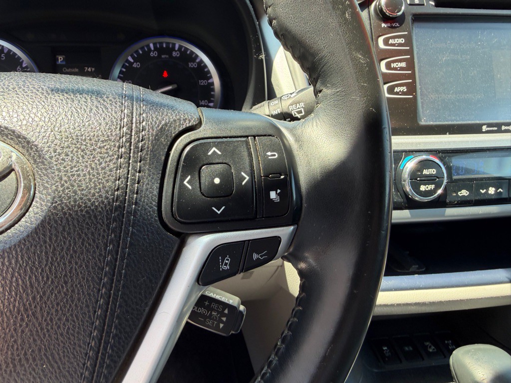2017 Toyota Highlander Image 24
