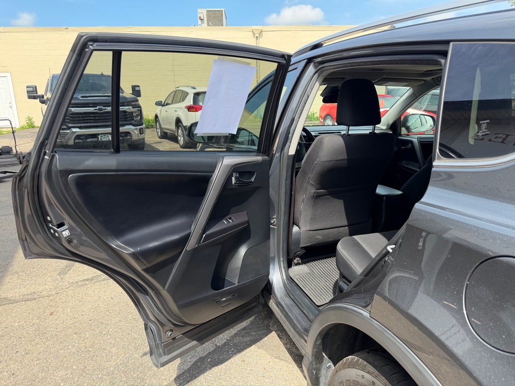 2017 Toyota Rav4 Image 9