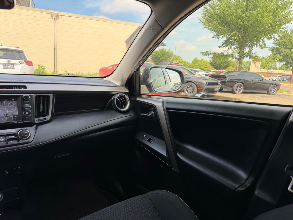 2017 Toyota Rav4 Image 12