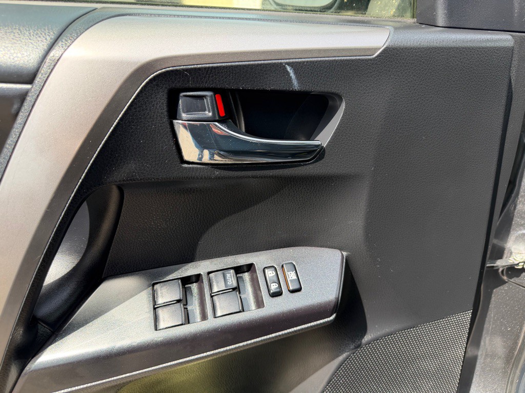 2017 Toyota Rav4 Image 16